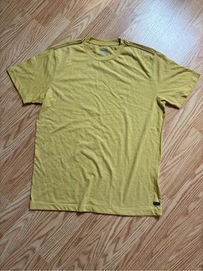 Men's Yellow Crew Neck T-Shirt RVCA size small nwot